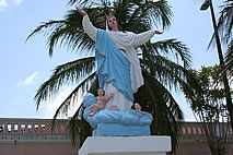 estatua da virgem em Caucaia